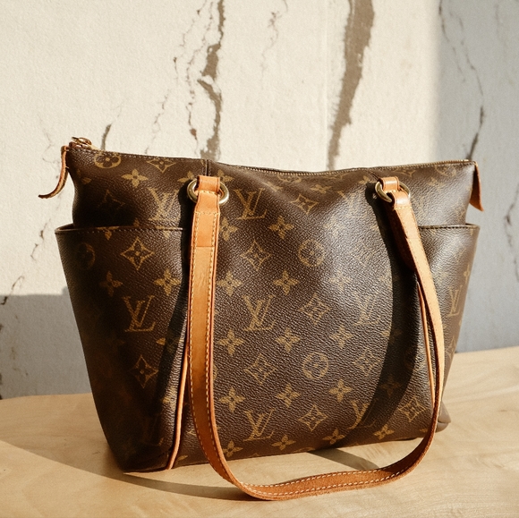 ☆SOLD☆ Louis Vuitton Monogram Totally PM Handbag - Picture 2 of 14